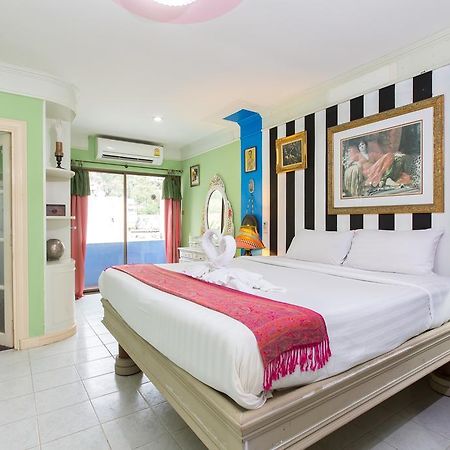 Barefoot Hotel Kalim Beach Front Patong Bagian luar foto