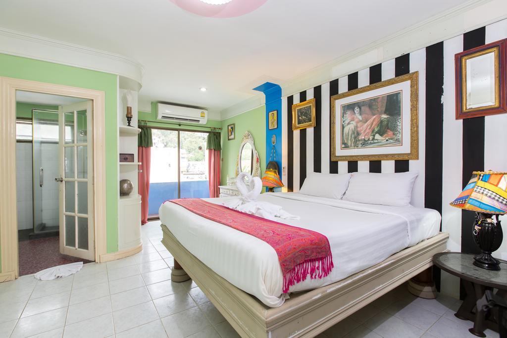 Barefoot Hotel Kalim Beach Front Patong Bagian luar foto