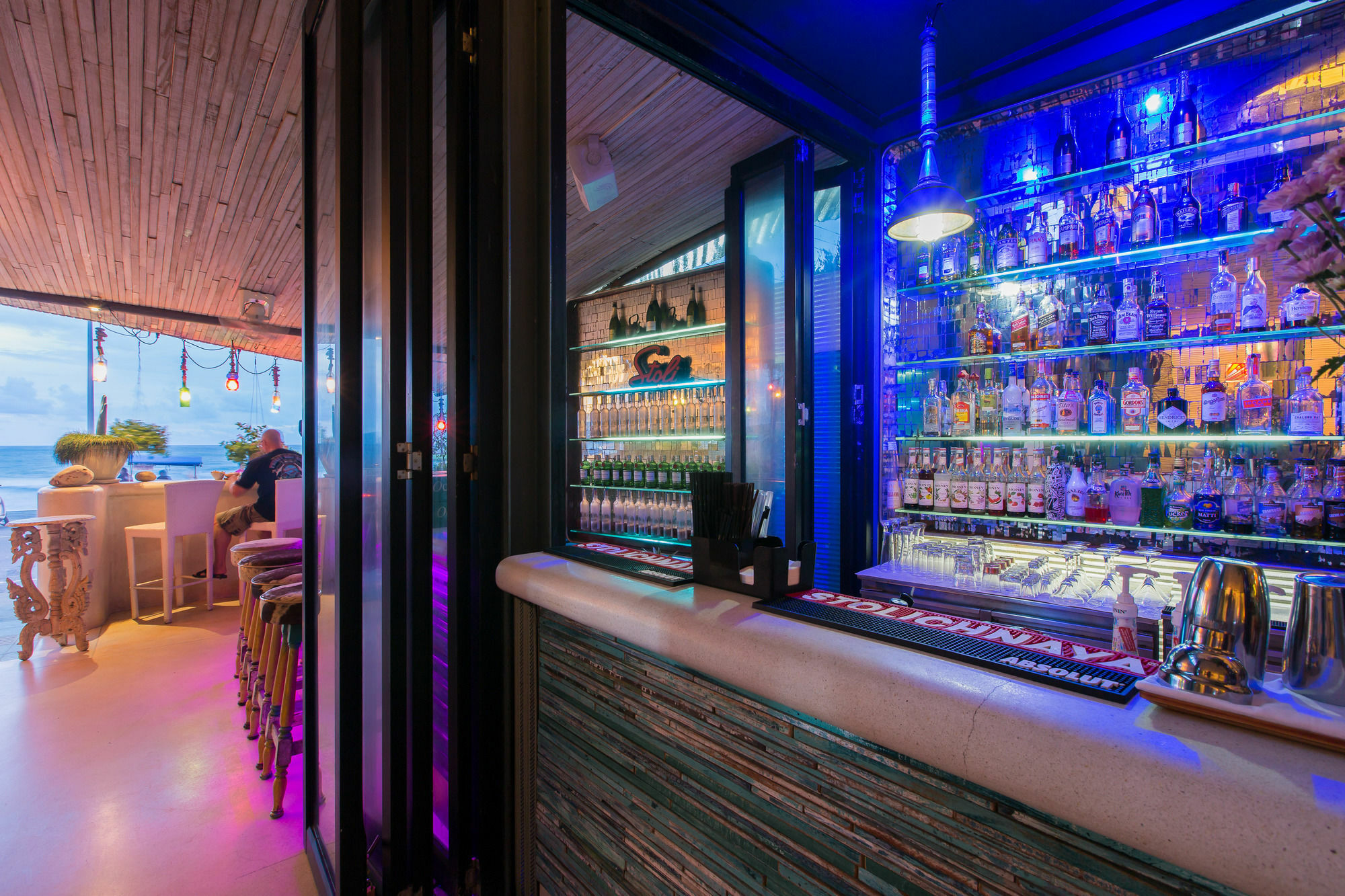 Barefoot Hotel Kalim Beach Front Patong Bagian luar foto