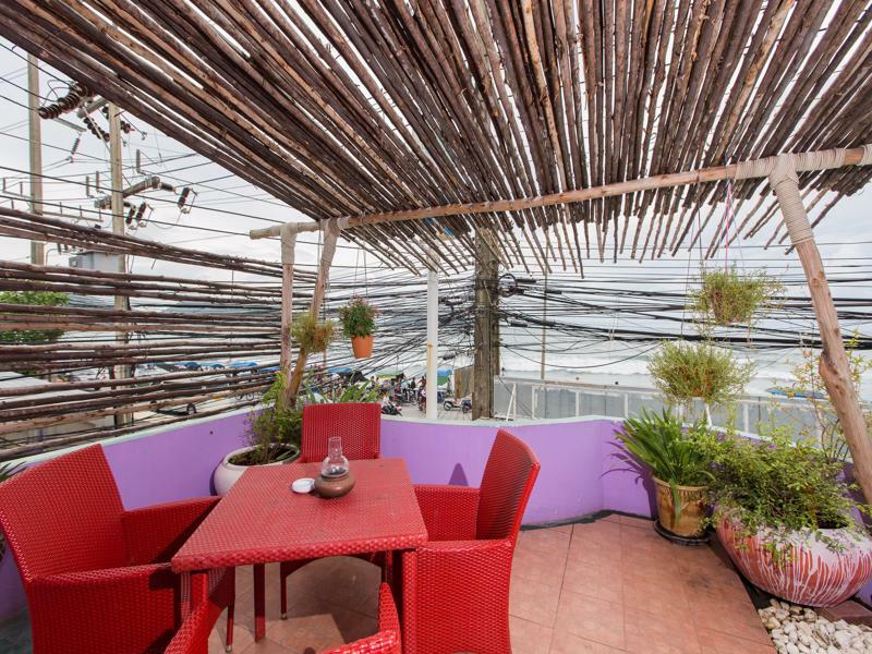 Barefoot Hotel Kalim Beach Front Patong Bagian luar foto