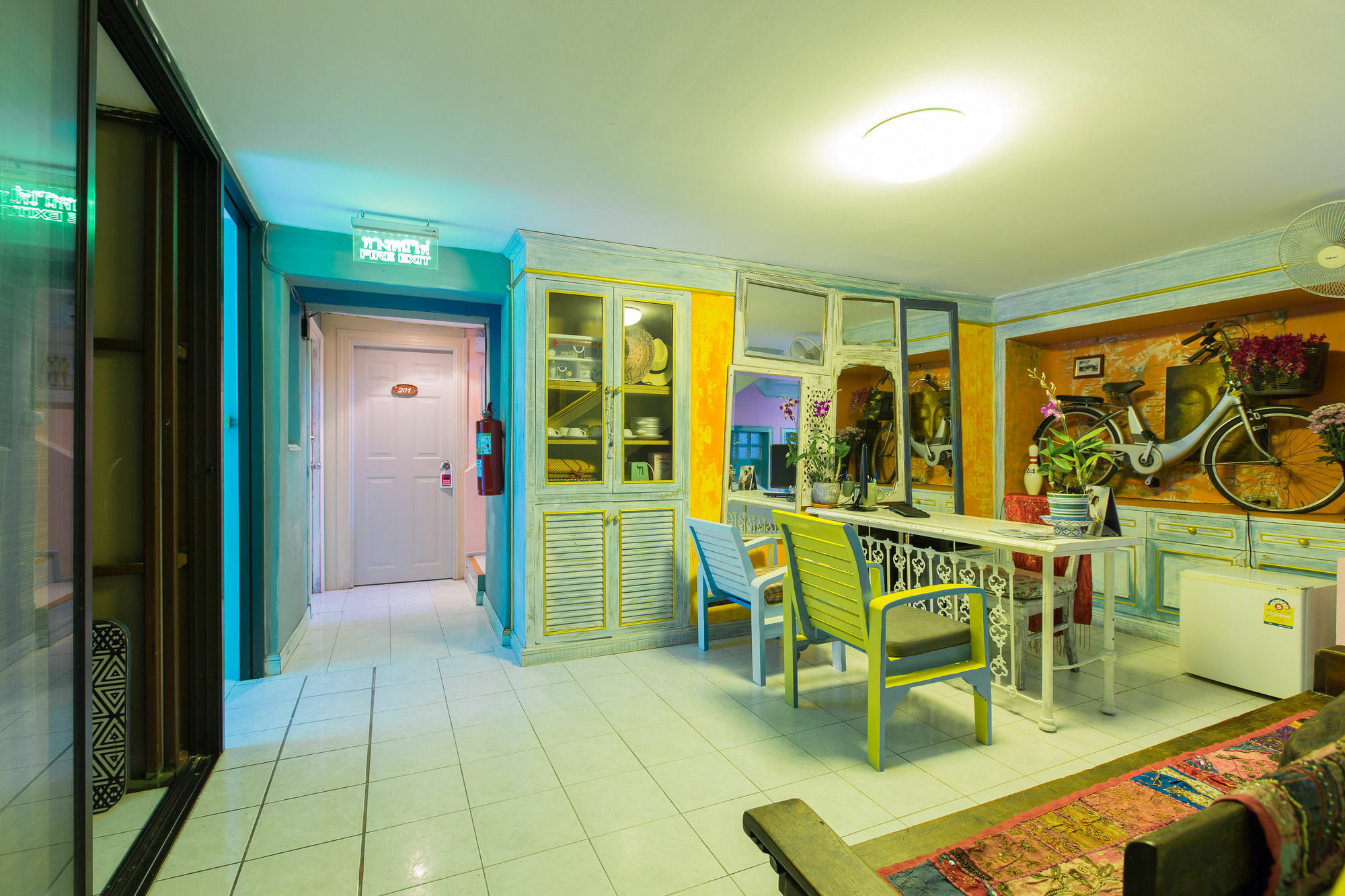 Barefoot Hotel Kalim Beach Front Patong Bagian luar foto