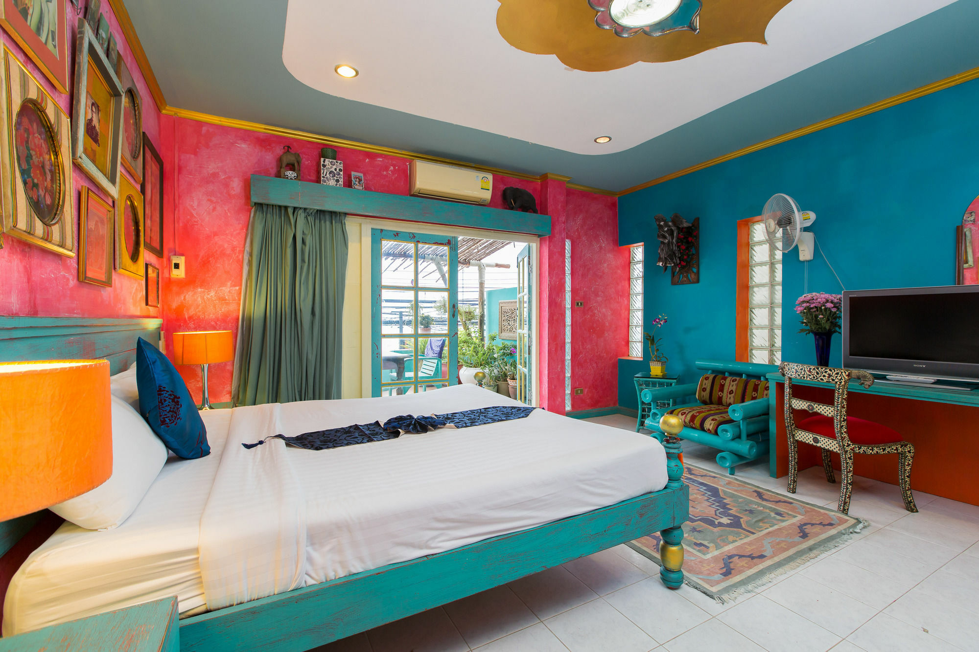 Barefoot Hotel Kalim Beach Front Patong Bagian luar foto